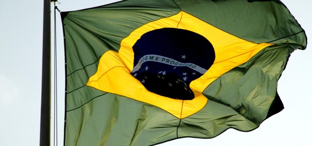 Fuente: El Cronista La presidenta de Brasil, Dilma Rousseff, rechazó ayer al proteccionismo económico como receta para preservar a la industria nacional, en un discurso en la prestigiosa Universidad de...